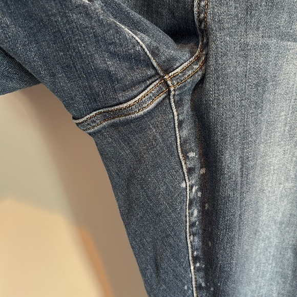 Judy Blue Boyfriend Fit jeans - distressed & intentional bleach spots - Picture 4 of 16